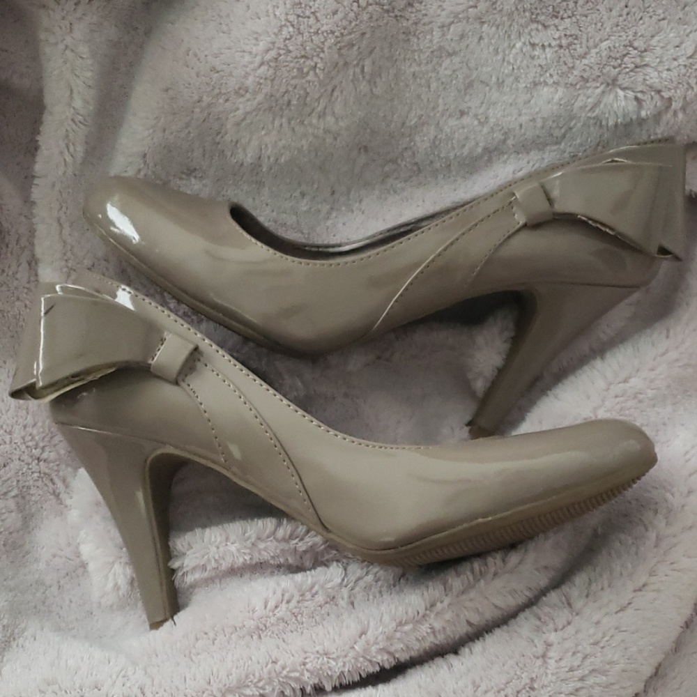 💥 2 pair of shoes for $20 dollars💥